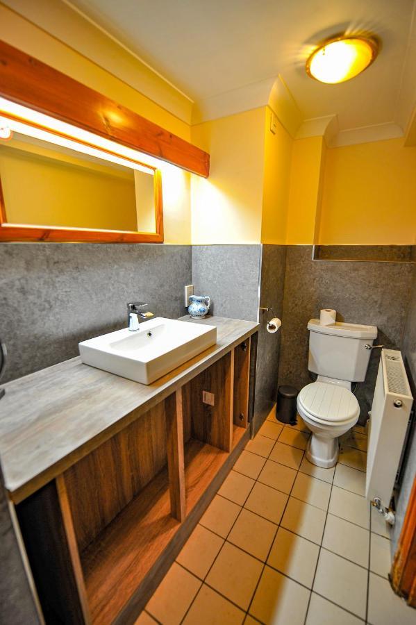 The Coachman Pub, Hartford, Room Only Hartford  Екстериор снимка