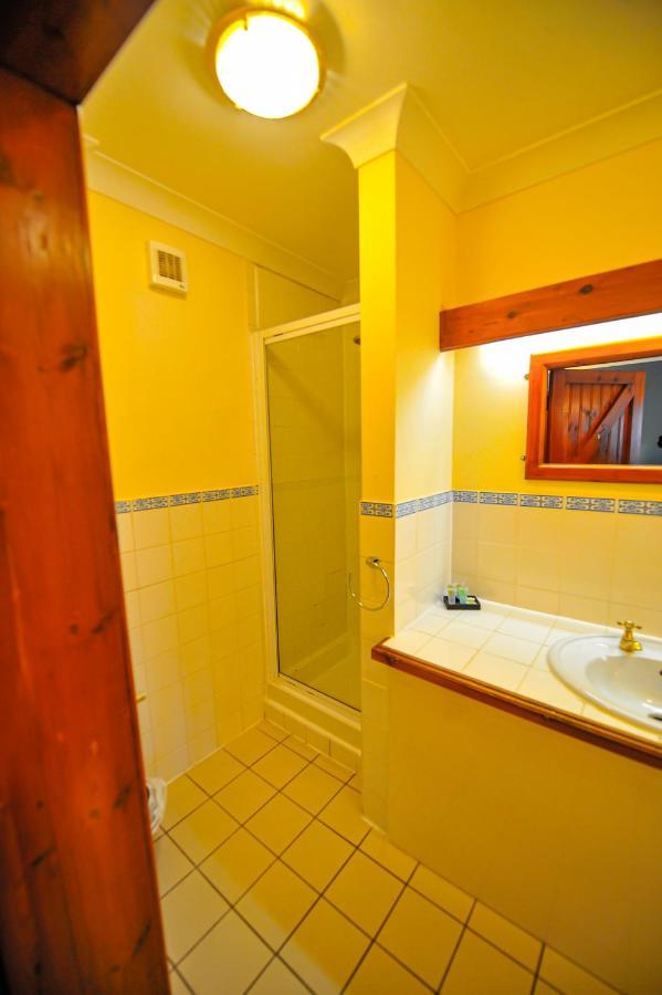 The Coachman Pub, Hartford, Room Only Hartford  Екстериор снимка
